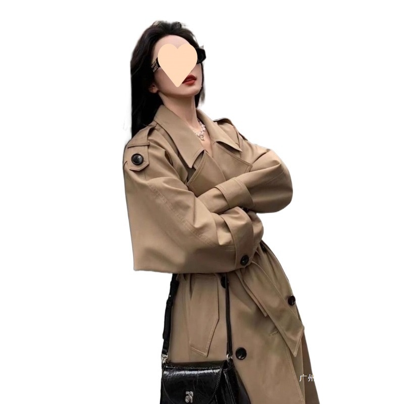 Neuer hochwertiger, kurviger, khakifarbener Mantel im britischen Stil für Frühling/Herbst 2025 – verlängerter, lässig-eleganter Mantel._voghion.com