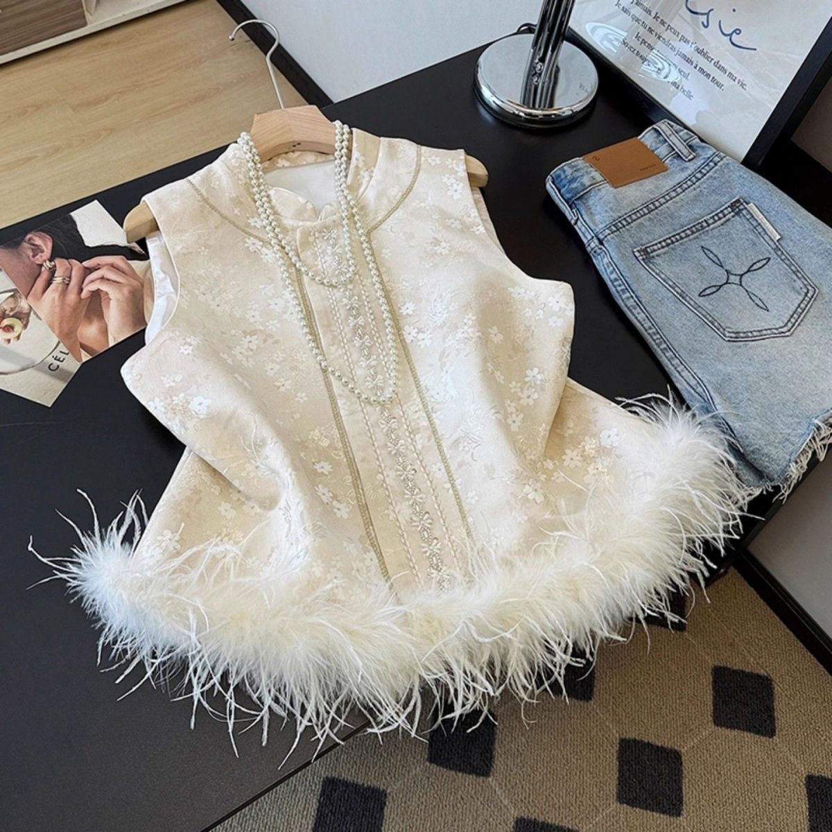 Chinesisches Damen-Top mit aufwendiger Stickerei, verjüngend, Herbst/Winter 2025, bauchbedeckend – ein modisches Accessoire für Damen._voghion.com