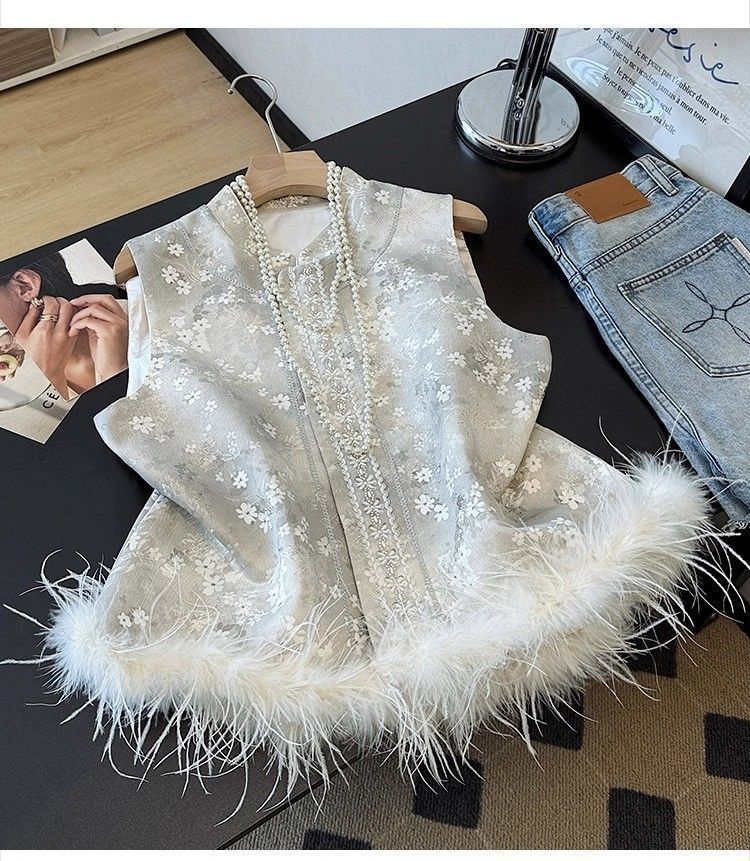 Chinesisches Damen-Top mit aufwendiger Stickerei, verjüngend, Herbst/Winter 2025, bauchbedeckend – ein modisches Accessoire für Damen._voghion.com