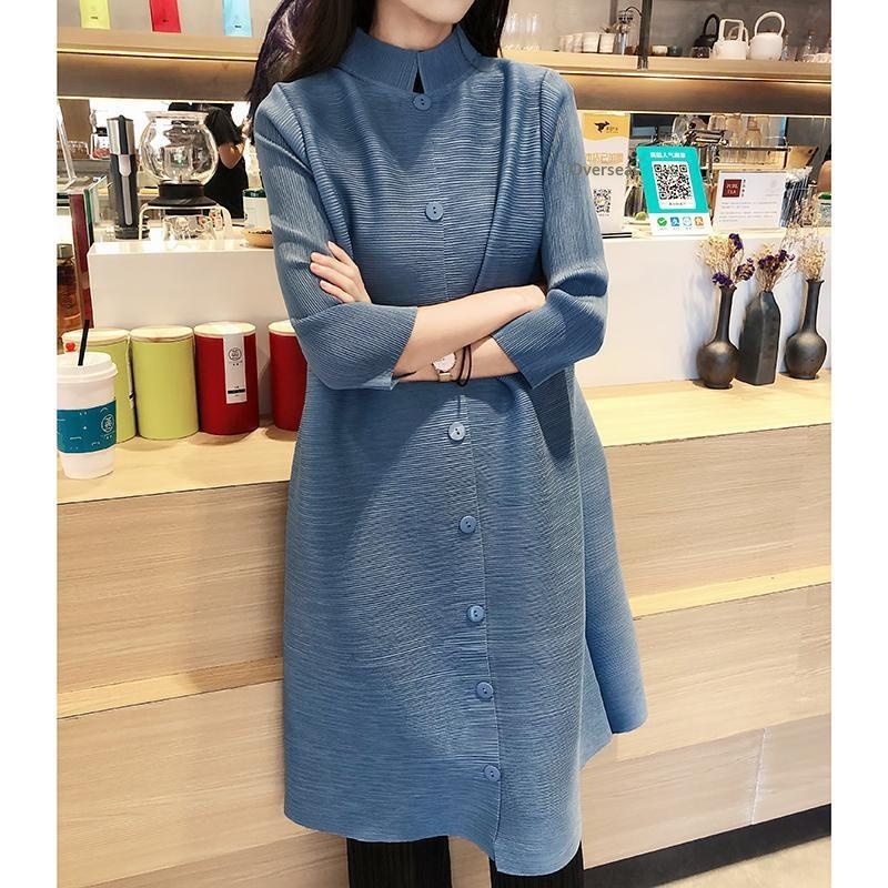 Damenbekleidung Damenbekleidung Frühjahr 2025 Ausländischer Handel Plissierter einreihiger Trenchcoat Mittellang Stehkragen Elegante Jacke Dreiviertel_voghion.com