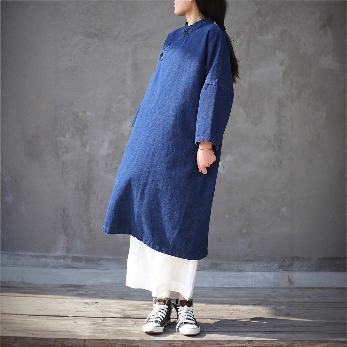 Damen Asymmetrischer, geknöpfter, langer, lockerer Denim-Trenchcoat im Zen-Stil, Vintage-Look, einfarbig_voghion.com