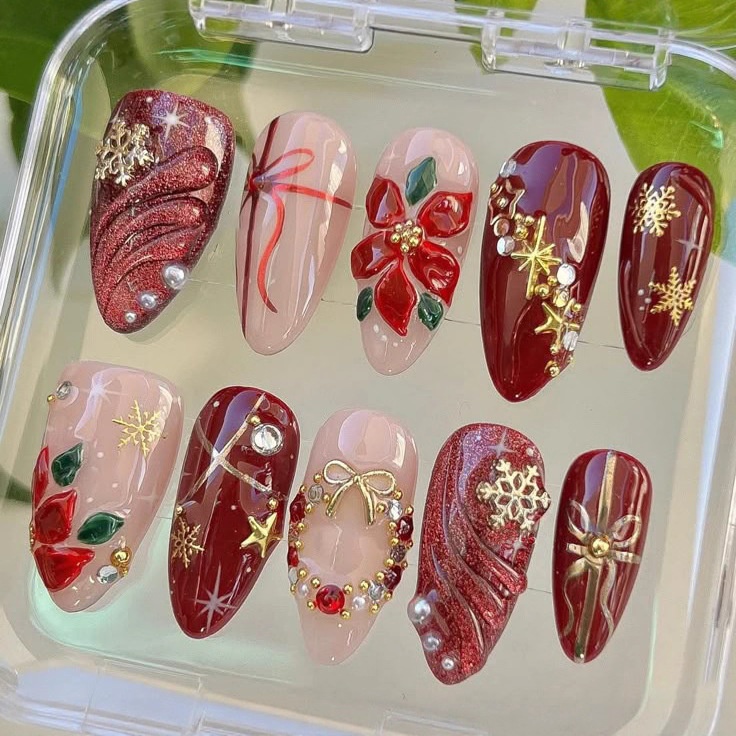 Christmas Nails Cross-Border 24 Pieces Almond 3D Gold-Plated Flower Art Snowflake Bow Wearable Nail Tips_voghion.com