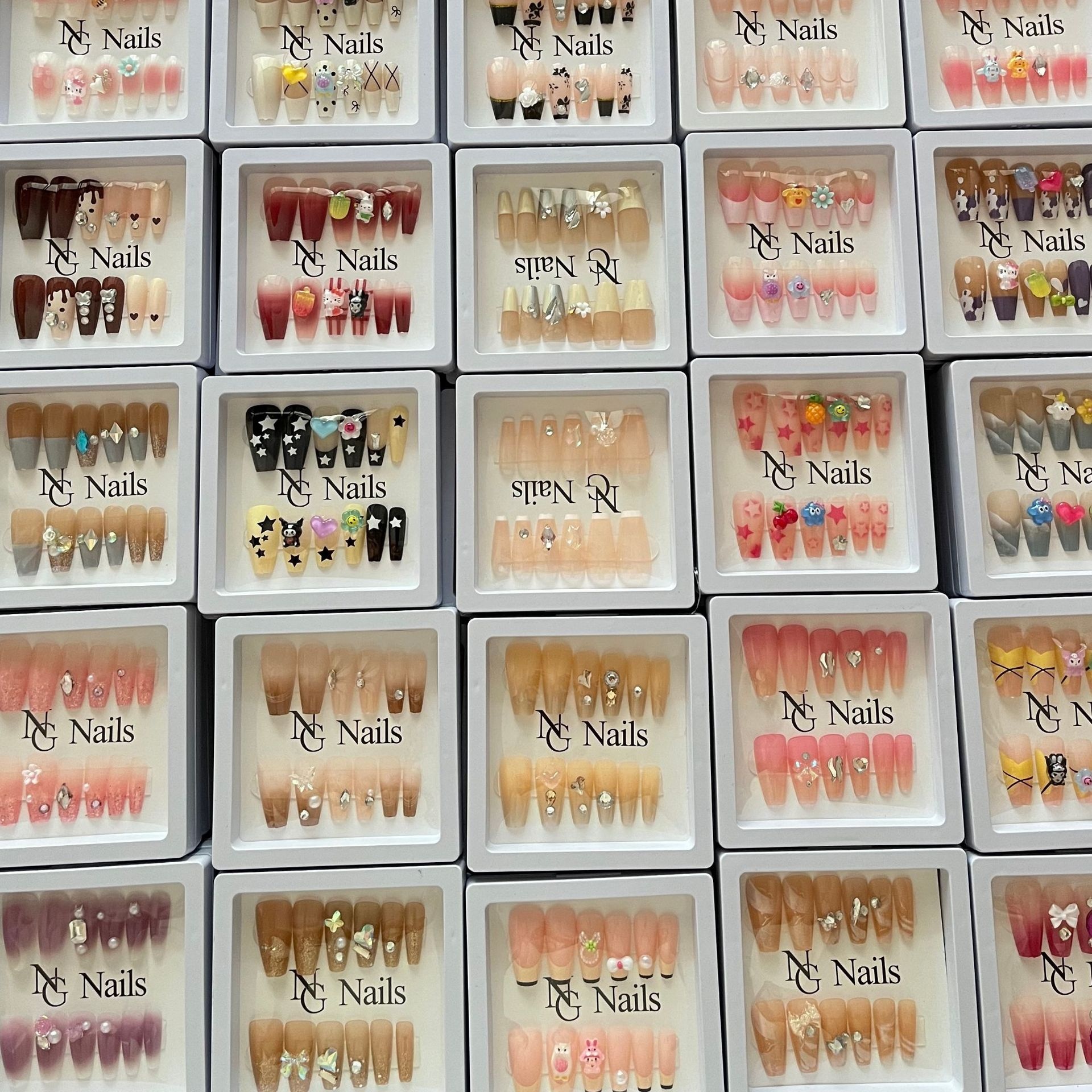 Adesivi per unghie misti a effetto occhi di gatto, popolari in Europa e in America, ideali per il commercio estero estivo_voghion.com