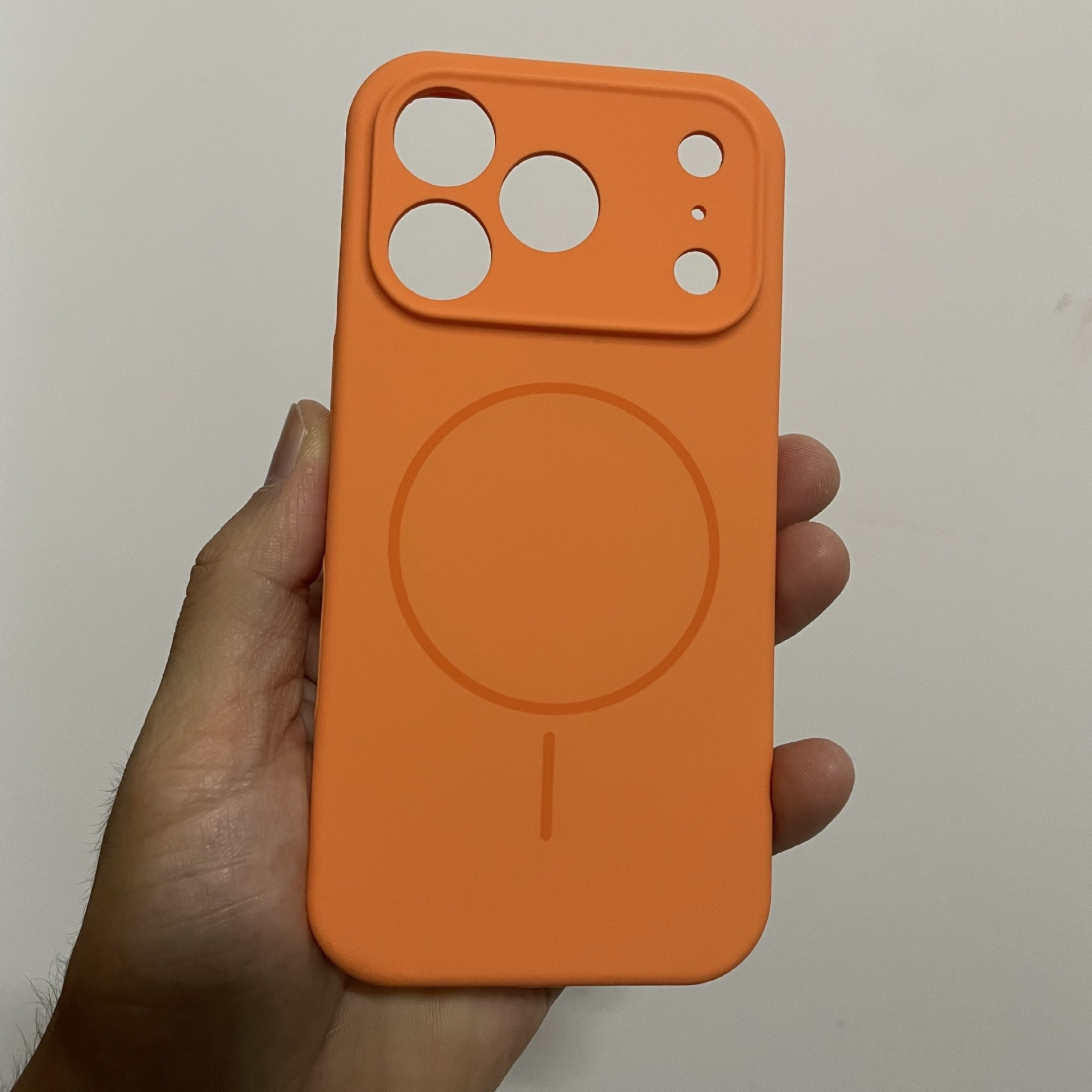 Compatible avec l'iPhone 17 Pro, coque magnétique intégrale avec boutons en silicone intégrés et protection pour l'appareil photo 16 pouces._voghion.com