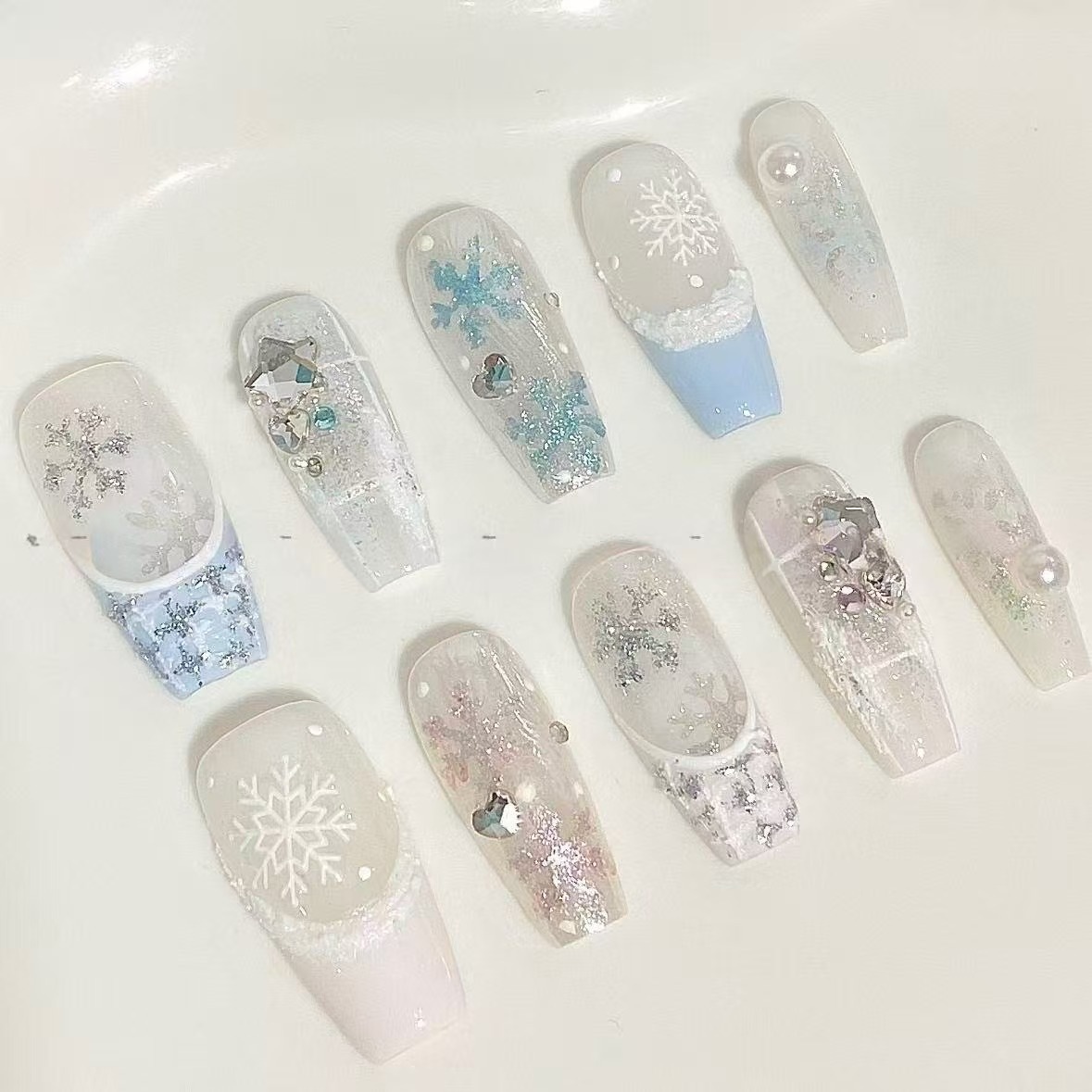 Neues Nageldesign mit Kristall-Goldfolie, Weihnachtsschneeflocken, hochwertigem und funkelndem Diamantglitzer_voghion.com