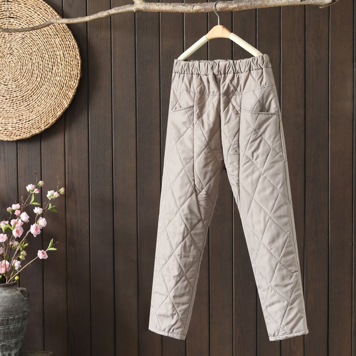 girl Export To Russia Winter New Lightweight Warm Diamond Pattern Fashion Casual Harem Down Cotton Pants For Women_voghion.com