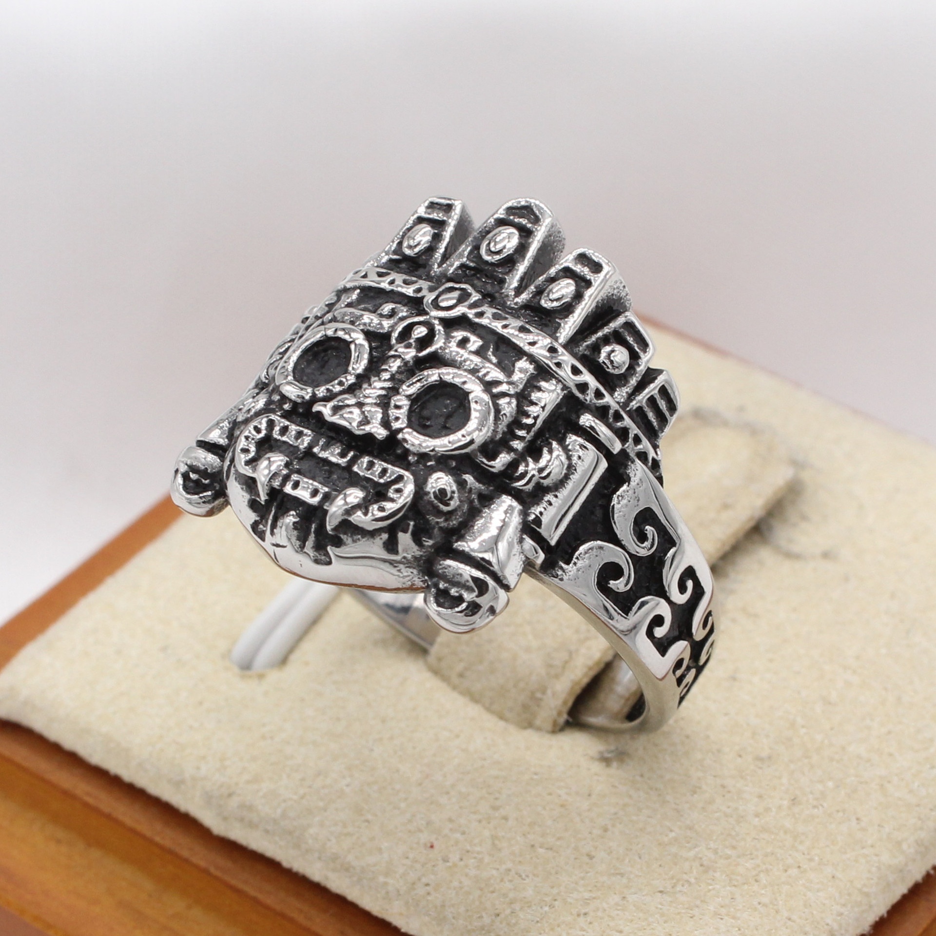 R1722 Schmuck-Großhandel für den Außenhandel Europäische und amerikanische Persönlichkeit Retro-Roboter-Alien-Herrenring aus Titanstahl_voghion.com