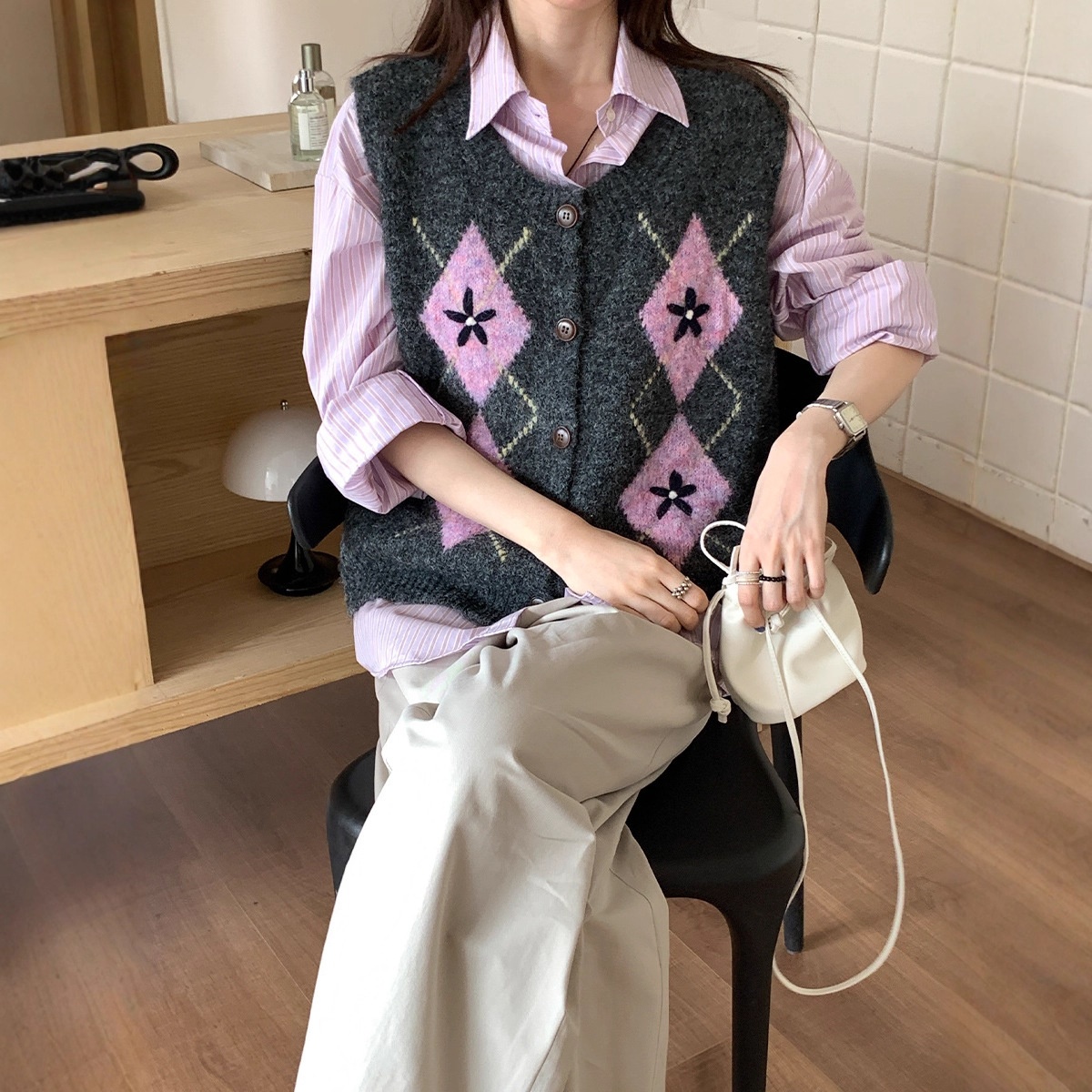 Colete de malha acolchoado vintage Aria Basics para mulheres, outono de 2025, novo estilo coreano, suéter cardigã solto sem mangas._voghion.com