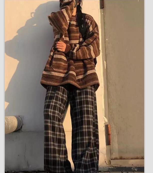 Plus Size Women's Retro Striped Wool Cardigan With Pockets Grey_voghion.com