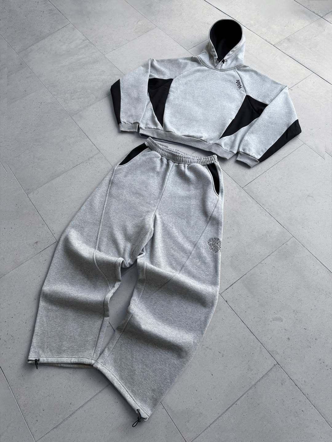 Aria Basics Aria Basics Nueva sudadera con capucha bordada personalizada con bloques de color estilo europeo y americano Y2k Moda casual estilo deportivo Conjunto de pantalones_voghion.com