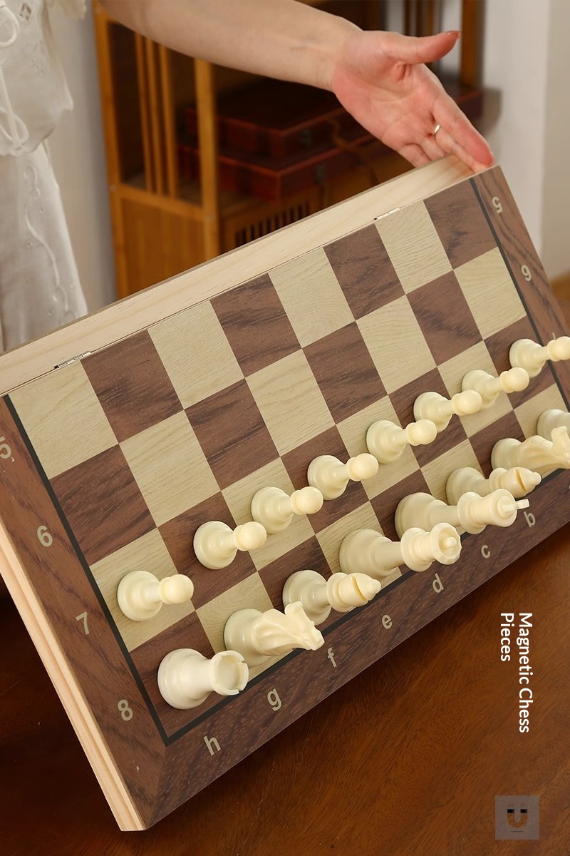 Magnetische inklapbare schaakset van hout voor kinderen en beginners_voghion.com