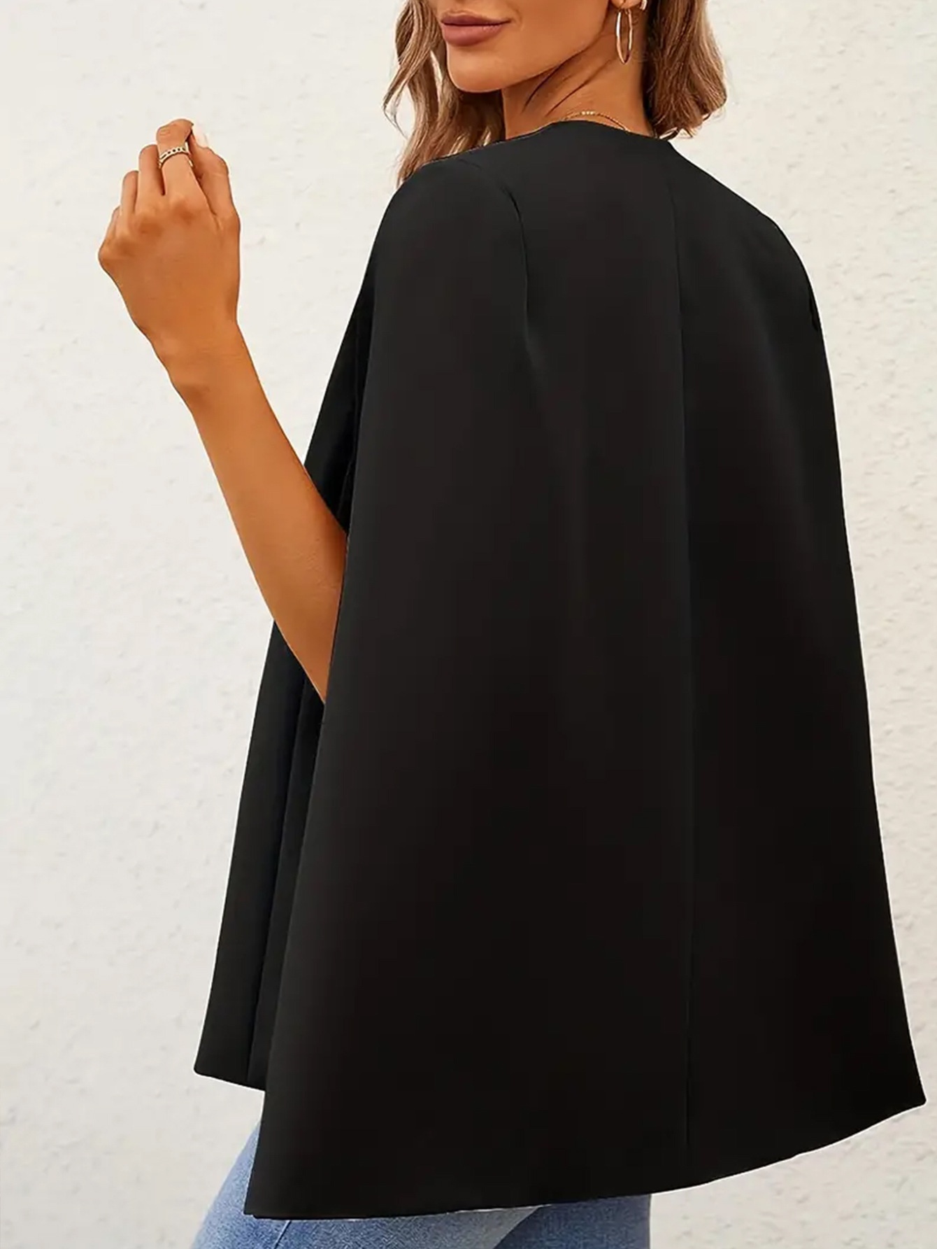 Blazer da donna eleganti e mantelle alla moda per outfit chic_voghion.com