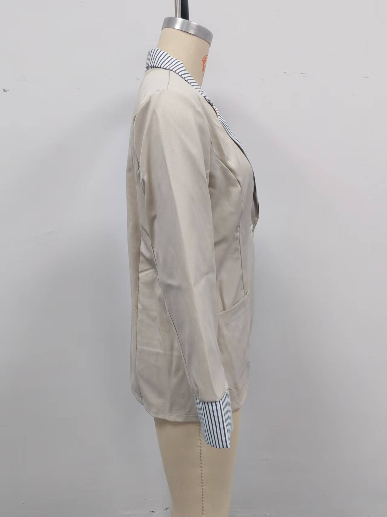 Blazer da donna in stile britannico, modello ampio e snellente, con revers a blocchi di colore, nuovo, stile transfrontaliero europeo e americano, 2025._voghion.com