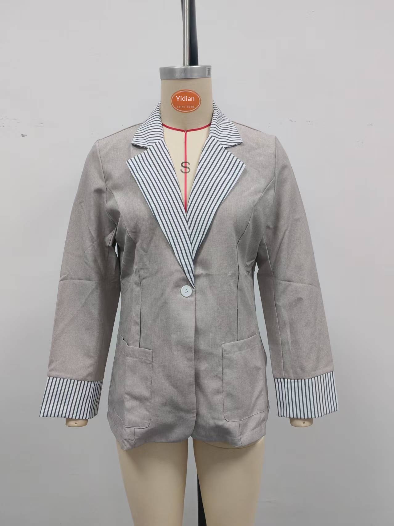 Blazer da donna in stile britannico, modello ampio e snellente, con revers a blocchi di colore, nuovo, stile transfrontaliero europeo e americano, 2025._voghion.com