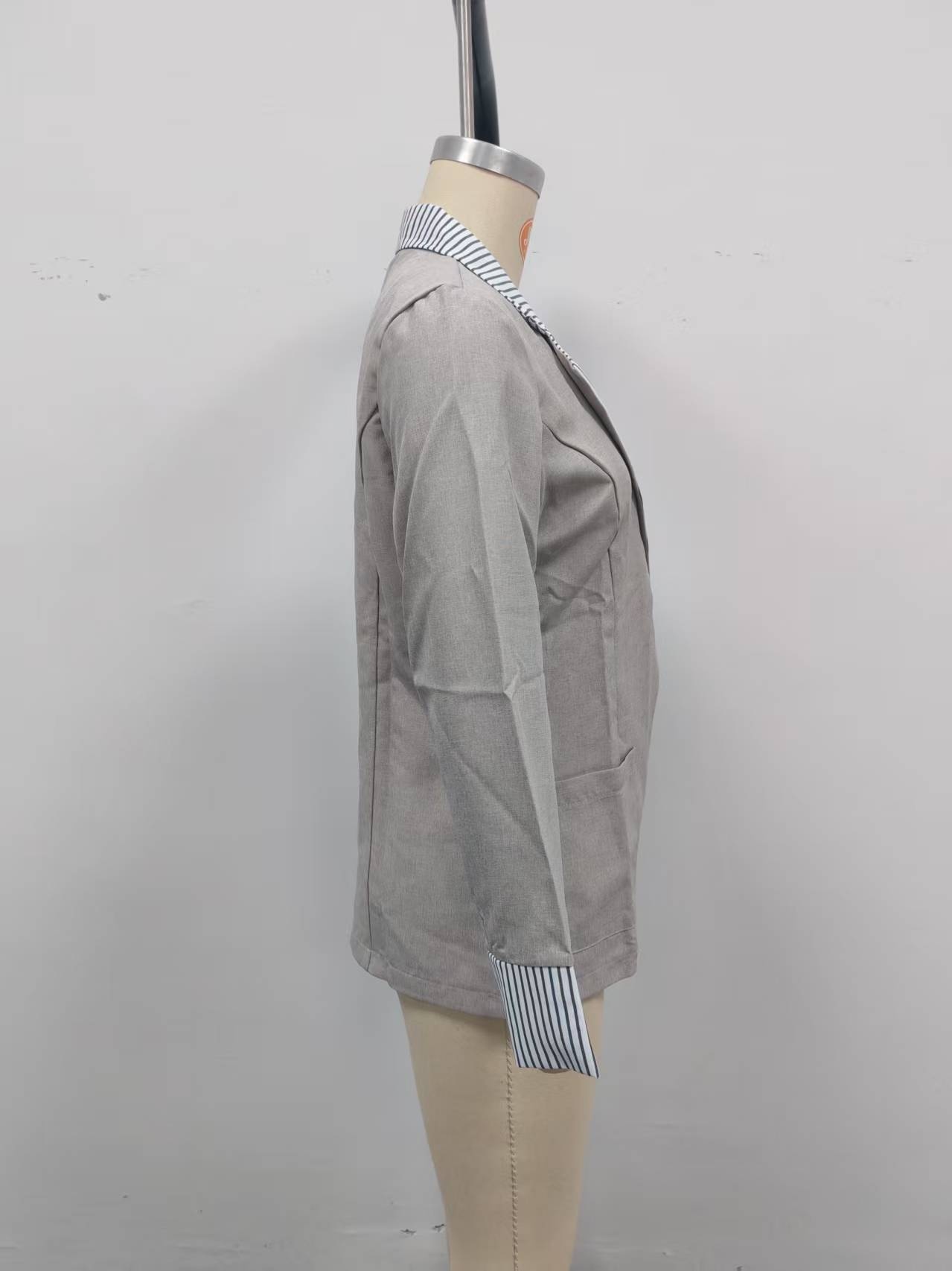 Blazer da donna in stile britannico, modello ampio e snellente, con revers a blocchi di colore, nuovo, stile transfrontaliero europeo e americano, 2025._voghion.com