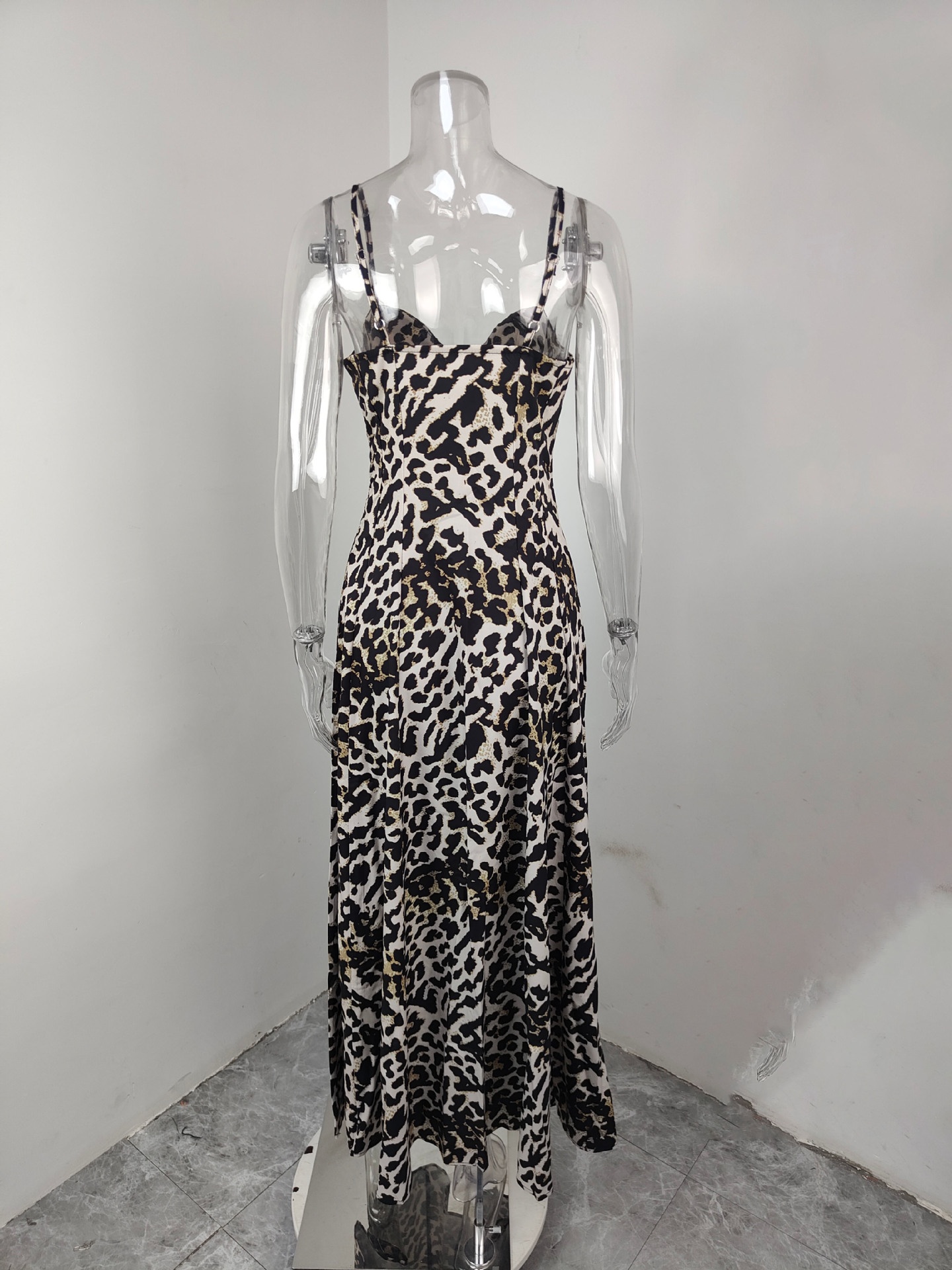 Abito elegante da donna con stampa leopardata e spalline_voghion.com