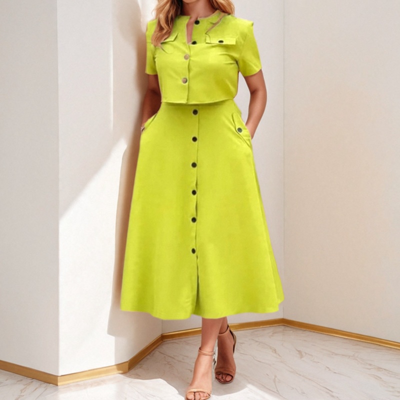 Conjunto elegante de mulher com top de cor sólida e saia chic_voghion.com