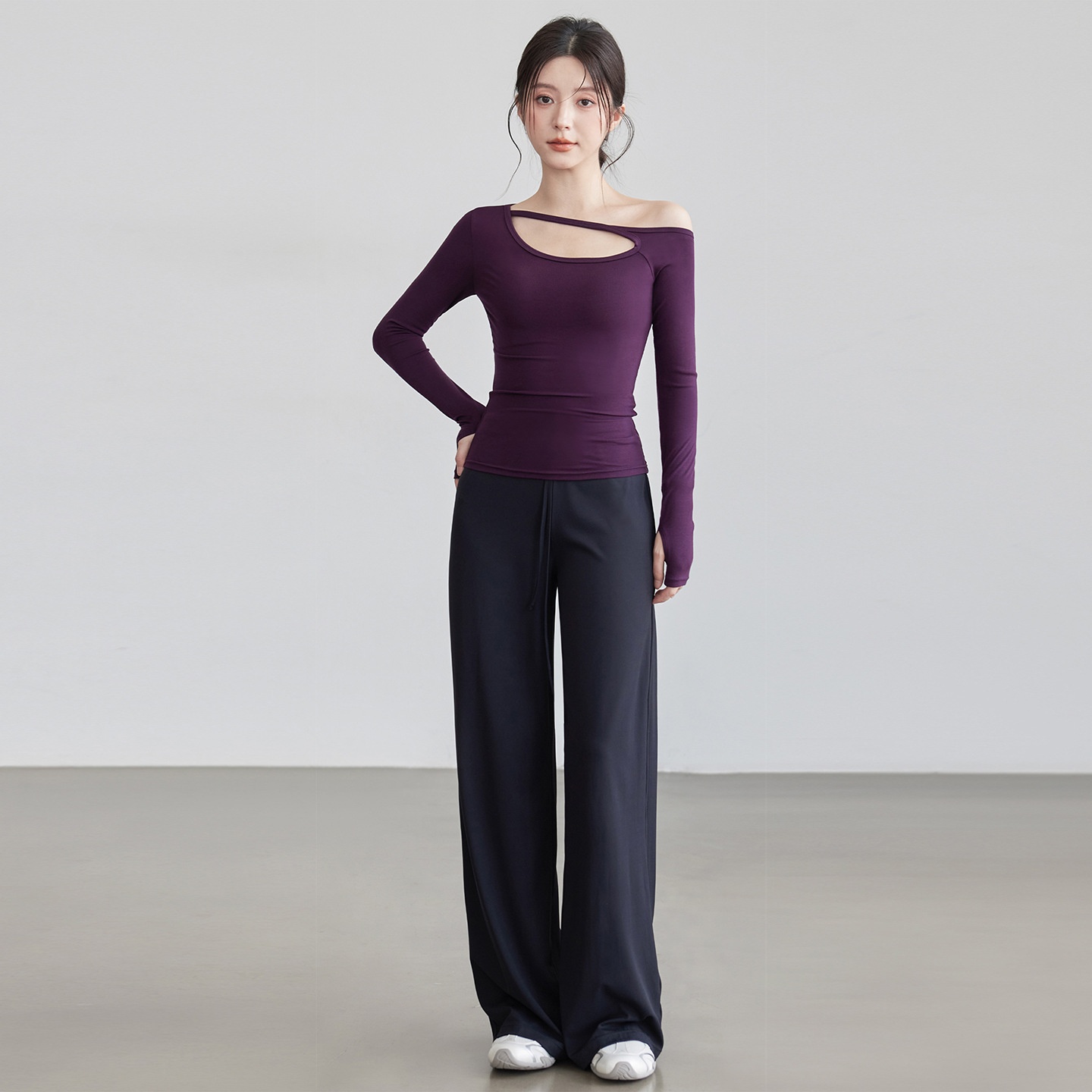 Nuova maglietta a maniche lunghe da yoga per donna, modello autunnale con colletto obliquo, top a spalle scoperte, snellente e monopezzo._voghion.com