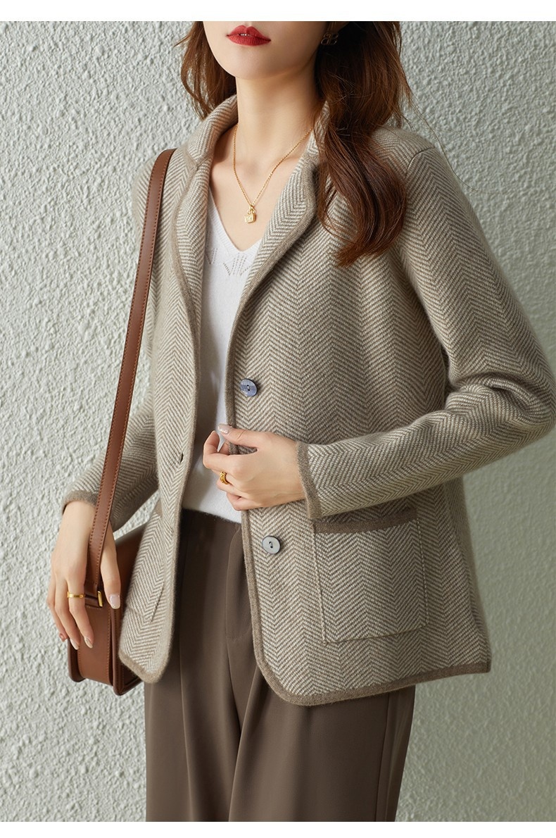 High-end Women's Short Knitted Wool Blazer With Suit Collar_voghion.com