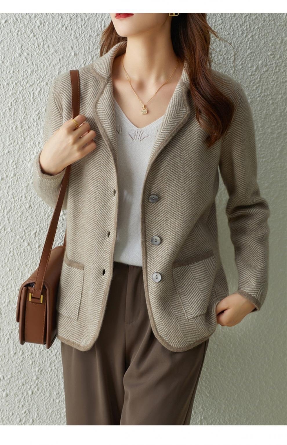High-end Women's Short Knitted Wool Blazer With Suit Collar_voghion.com