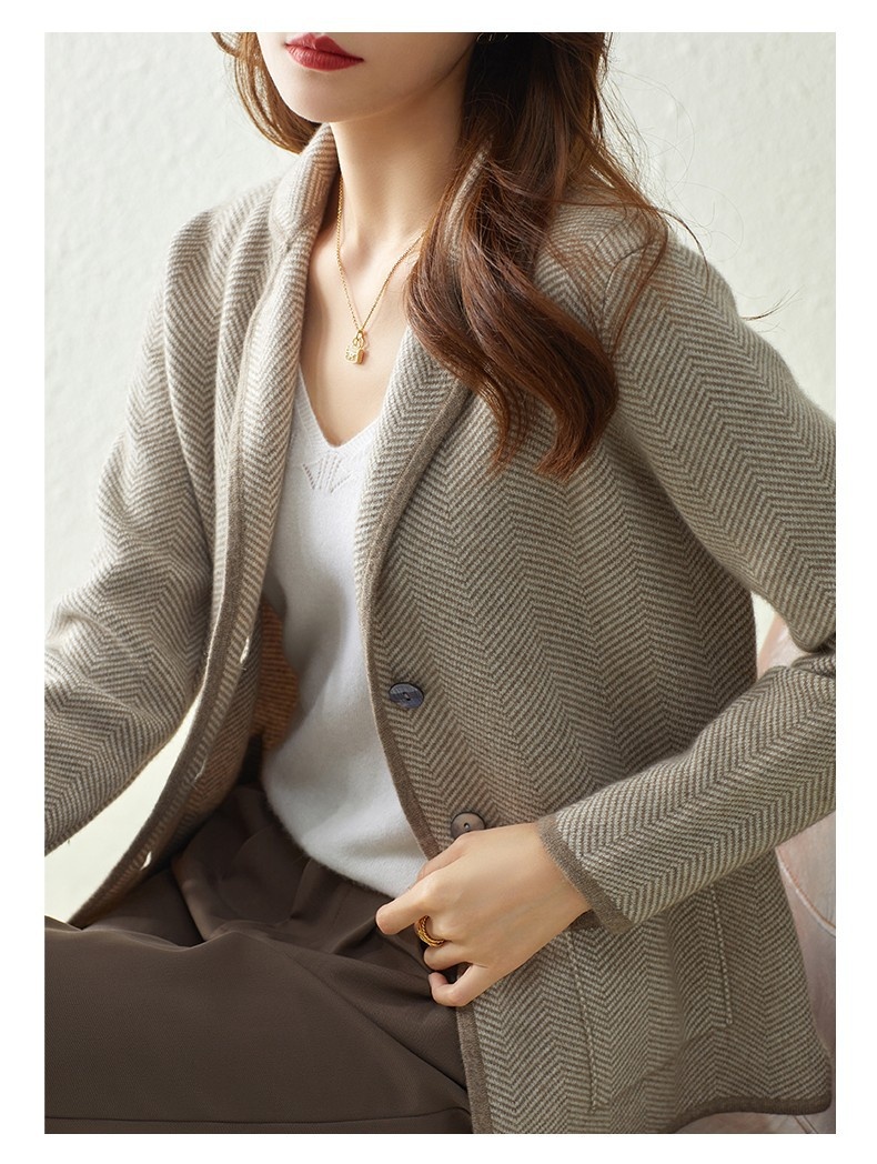 High-end Women's Short Knitted Wool Blazer With Suit Collar_voghion.com