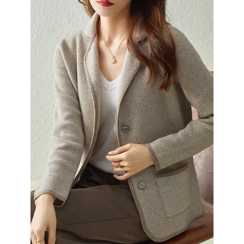 High-end Women's With A Suit Collar, Spring And Autumn 2025 New Fashion Short Woolen Knitted Coat_voghion.com