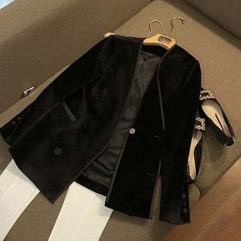 Outlet europeo per il commercio estero, rimanenze di magazzino con etichette rimosse, blazer slim-fit in velluto con scollo a V per donna_voghion.com