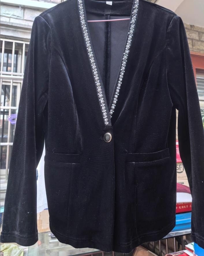 Outlet europeo per il commercio estero, rimanenze di magazzino con etichette rimosse, blazer slim-fit in velluto con scollo a V per donna_voghion.com