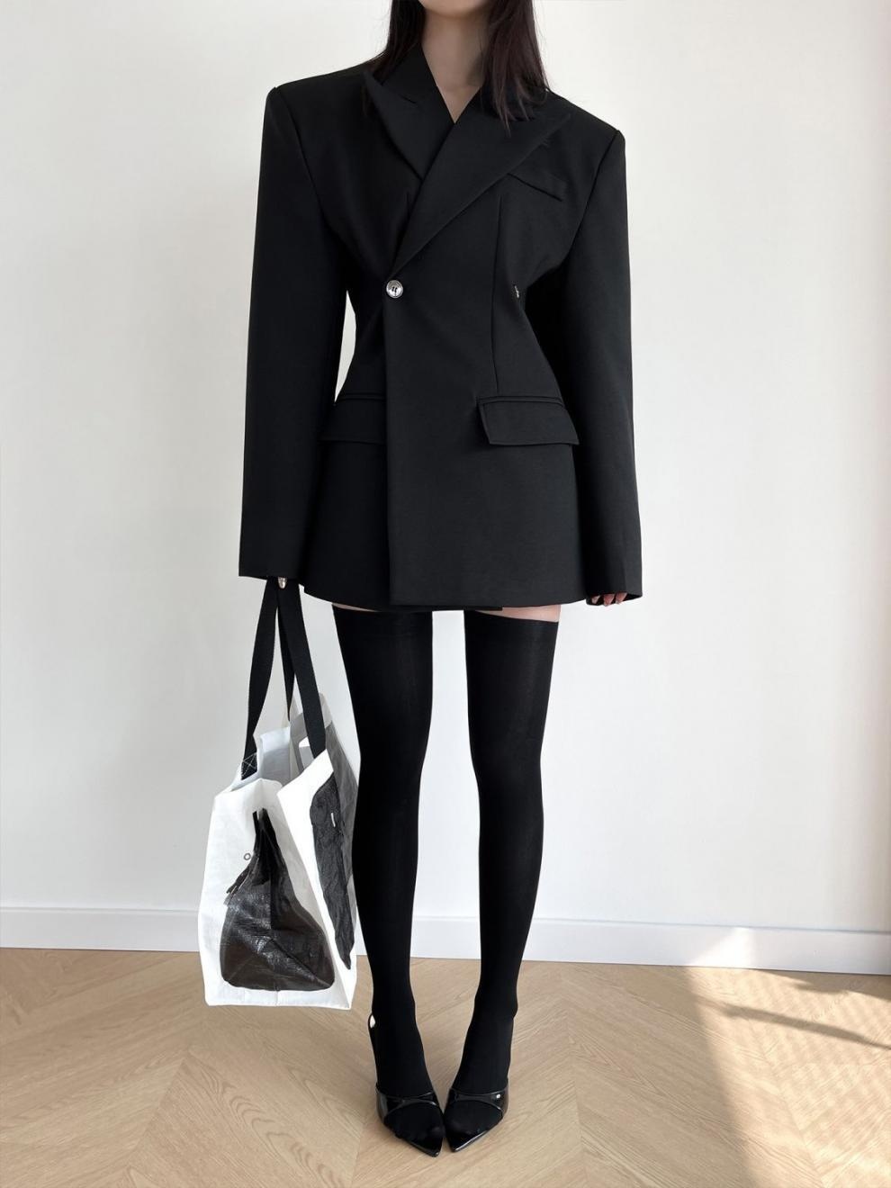 Eleganter Schwarzer Damen Blazer In Taillierter Midilänge_voghion.com