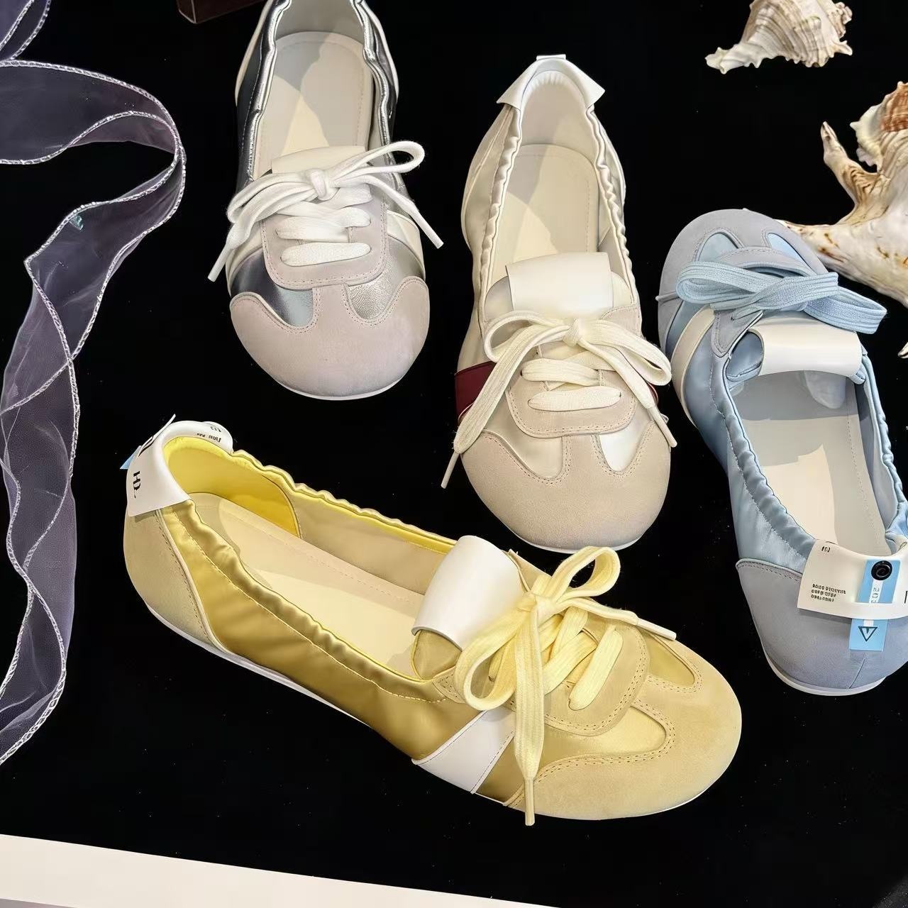 Sapatos de dança femininos, modelo Mary Jane, coleção verão 2026, estilo balé, com sola rasa, modelo slip-on, versáteis e perfeitos para férias no sul da França._voghion.com