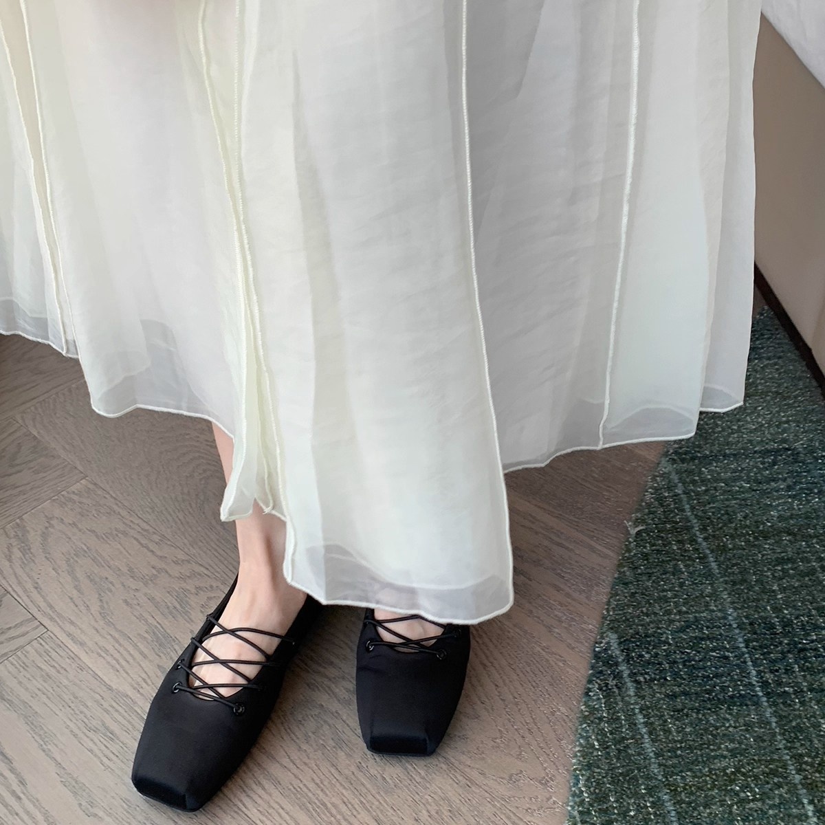 Scarpe da ballo in montone, rosse con rialzo interno, ballerine in raso da donna, nuove scarpe basse 2025 da abbinare alle gonne_voghion.com