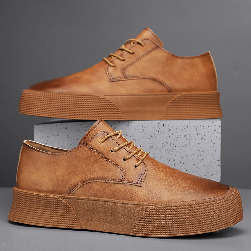 Europäischer Sommertrend 2025: Schnürschuhe mit dicker Sohle im koreanischen Retro-Stil für Herren – lässige Sneaker im Retro-Look._voghion.com