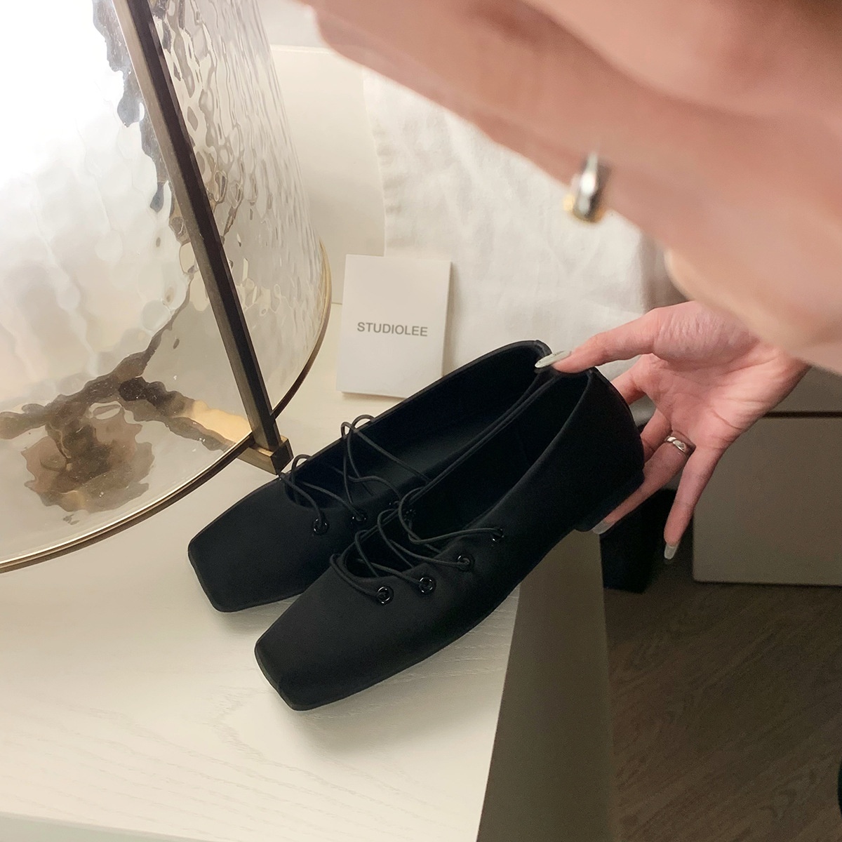 Scarpe da ballo in montone, rosse con rialzo interno, ballerine in raso da donna, nuove scarpe basse 2025 da abbinare alle gonne_voghion.com