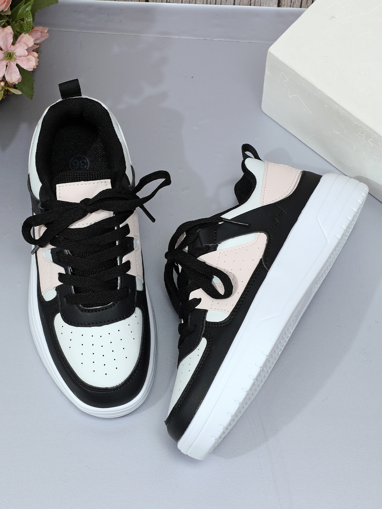 Comfortable Thick-soled Couple Sneakers With Tie Straps Casual_voghion.com