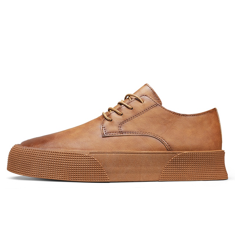 Europäischer Sommertrend 2025: Schnürschuhe mit dicker Sohle im koreanischen Retro-Stil für Herren – lässige Sneaker im Retro-Look._voghion.com