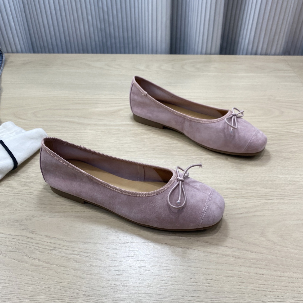 Chaussures de danse printemps-automne 2025, ballerines souples à semelle ronde et nœud papillon, style « grand-mère paresseuse »._voghion.com