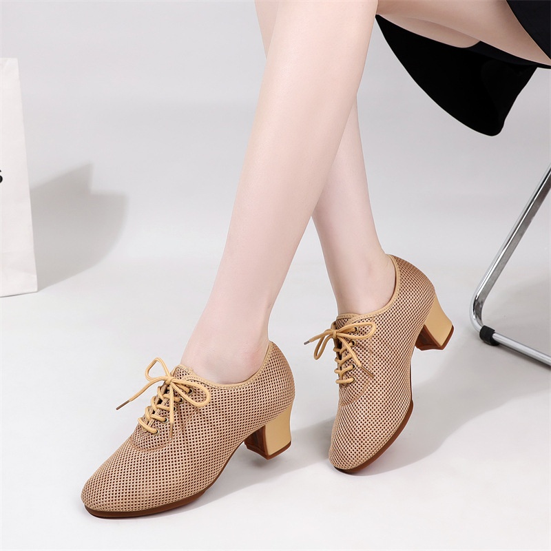 Neue, atmungsaktive Latein-Tanzschuhe für Damen mit weicher Sohle, mittelhohem Absatz und quadratischem Absatz für den Sommer._voghion.com