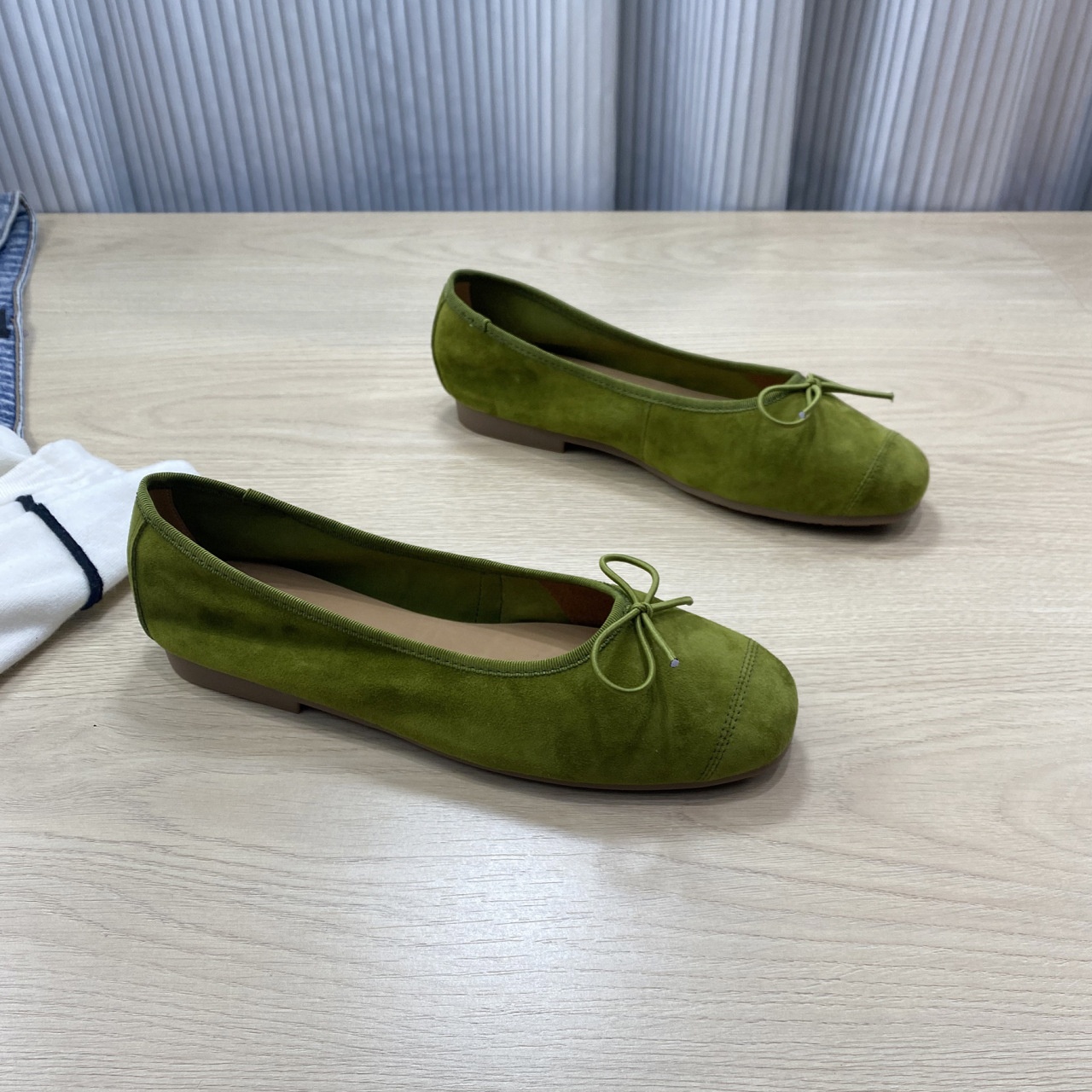 Chaussures de danse printemps-automne 2025, ballerines souples à semelle ronde et nœud papillon, style « grand-mère paresseuse »._voghion.com