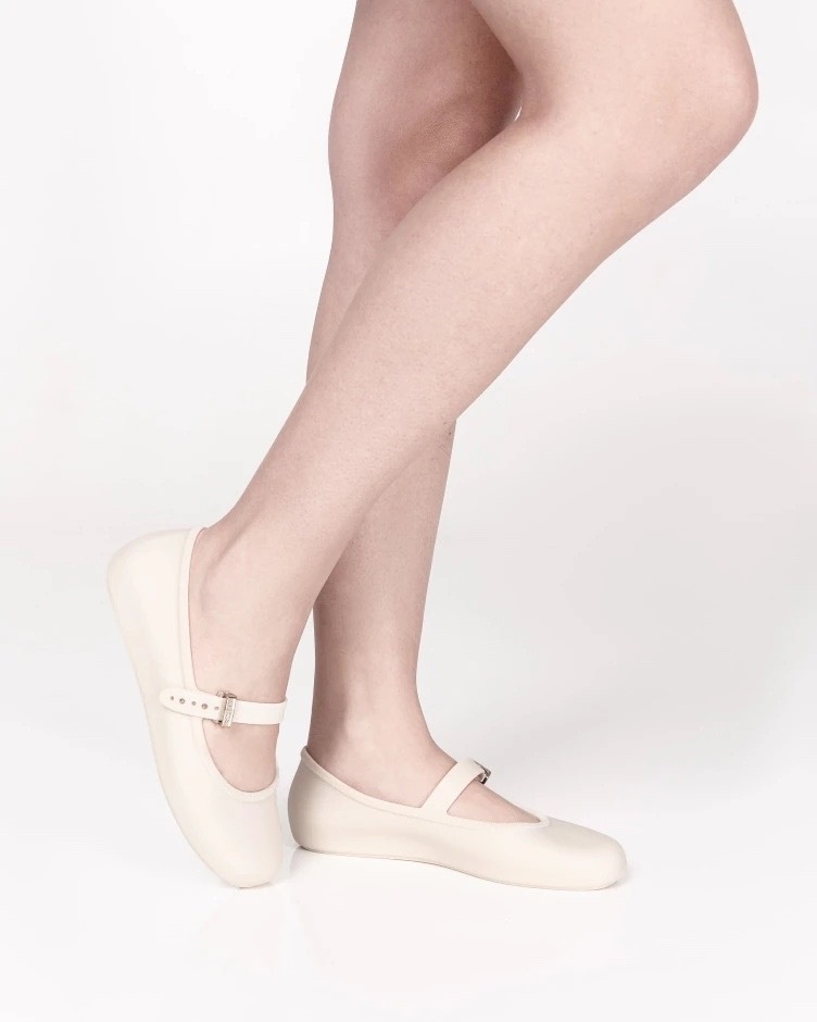 Retro Women's Dance Shoes With Soft Sole And Round Toe Flat_voghion.com