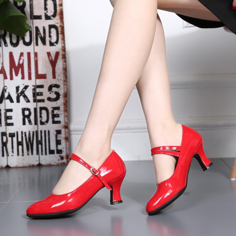 Dansschoenen, Latin dansschoenen, modern voor volwassen vrouwen, goudkleurig glanzend leer, volledig gesloten ballroomdansschoenen met zachte rubberen zool, laag model._voghion.com