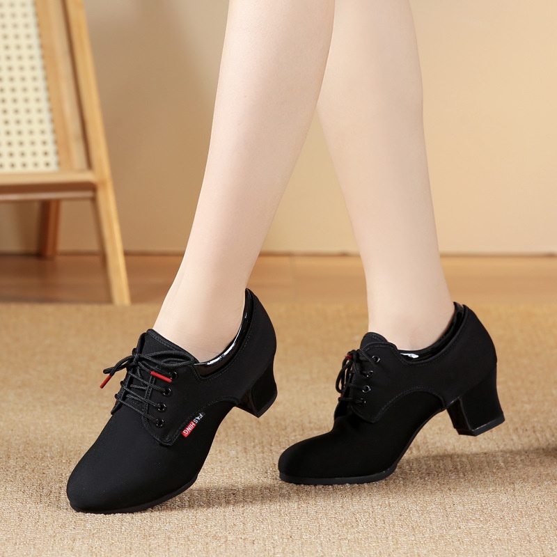 Neue quadratische Tanzschuhe mit Sohlen und weichem Obermaterial, lateinamerikanische Segelschuhe für draußen, mittelhohe Tanzschuhe für Damen_voghion.com