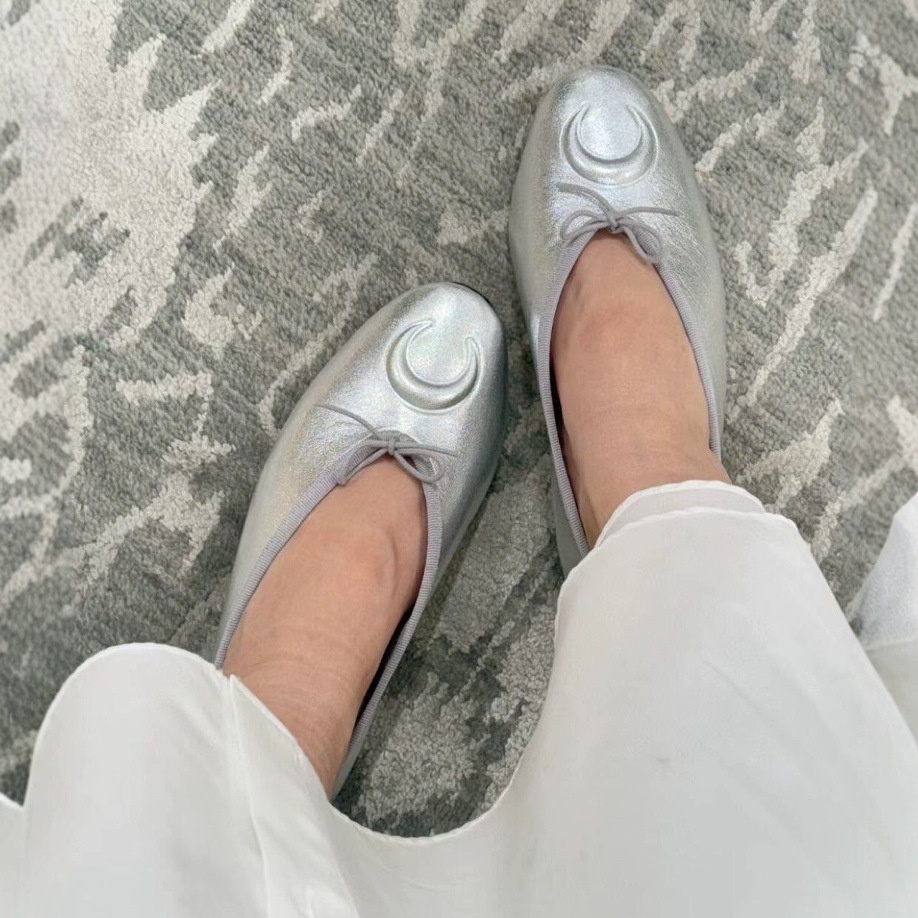 Dance Shoes High-End Custom Niche Style Moon-Shaped Shallow Mouth Single For Women Crescent Print Bow Flat Ballet Shoes_voghion.com