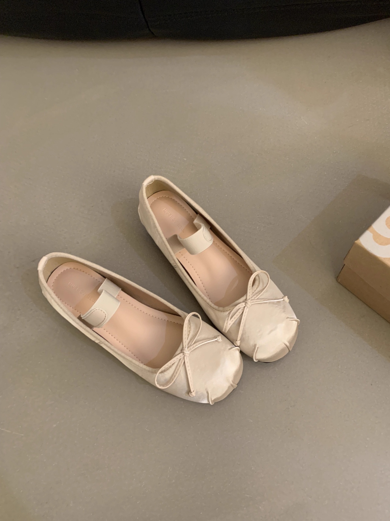 Silver Bow Ballet Flats Women's Dance Shoes With Hidden Wedge_voghion.com