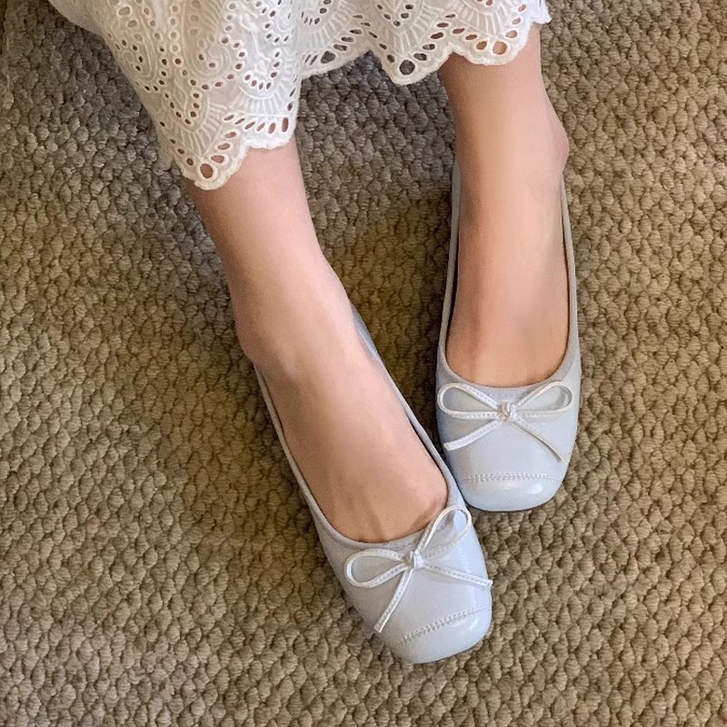 Elegante balletschoenen voor dames met rode strik_voghion.com