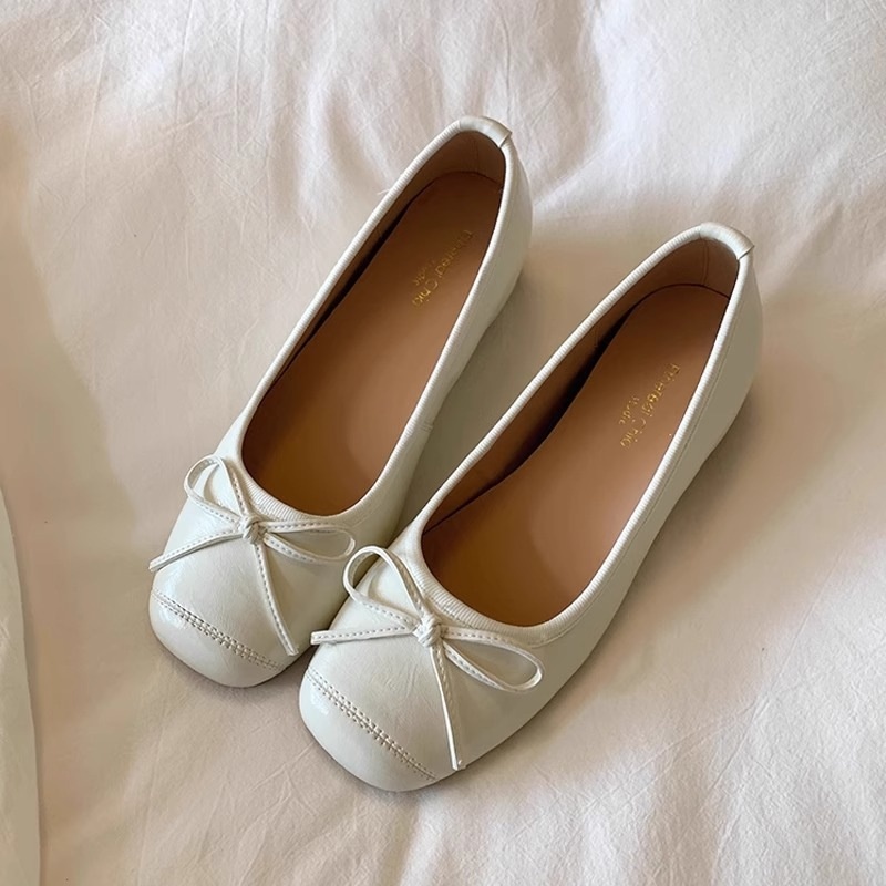Elegante balletschoenen voor dames met rode strik_voghion.com