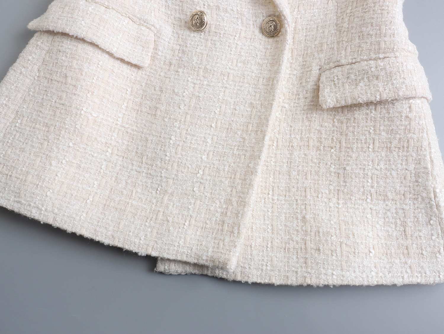 Double-breasted Lightweight Women’s Coat In Elegant Texture Style_voghion.com