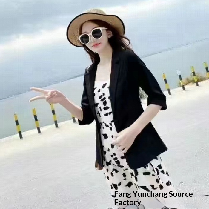 Lightweight Women's Linen Blazer For Summer Sun Protection Style_voghion.com
