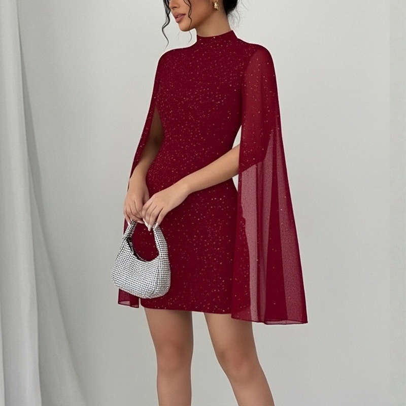 Frühjahr 2026: Europäisches und amerikanisches Damenmode-Kleid mit Rundhalsausschnitt, geripptem Cape und figurbetonter Passform_voghion.com