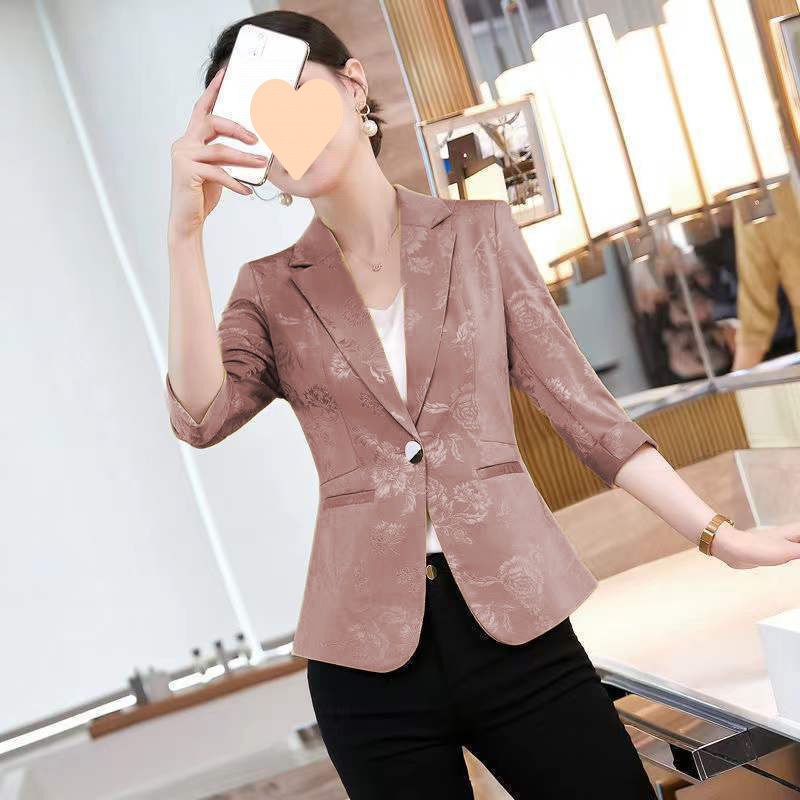 Kurzer, dünner Blazer für Frühling und Sommer, einreihig, mit einem Knopf, tailliert, auch in Übergrößen, mit Dreiviertelärmeln._voghion.com