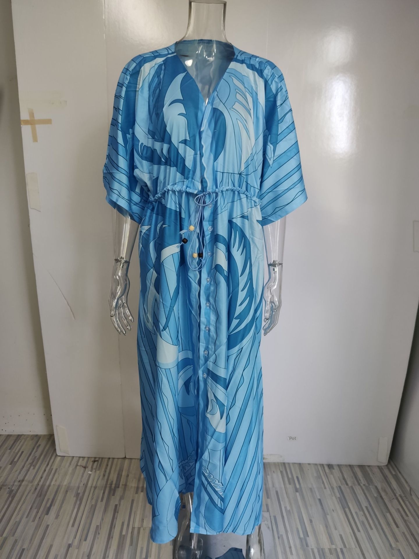 Dames maxi jurk met v-hals print en wijde zoom_voghion.com